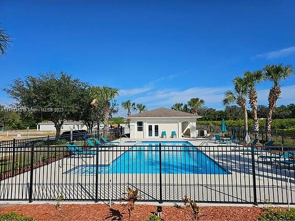 3rd image of 1494 Las Villas Blvd