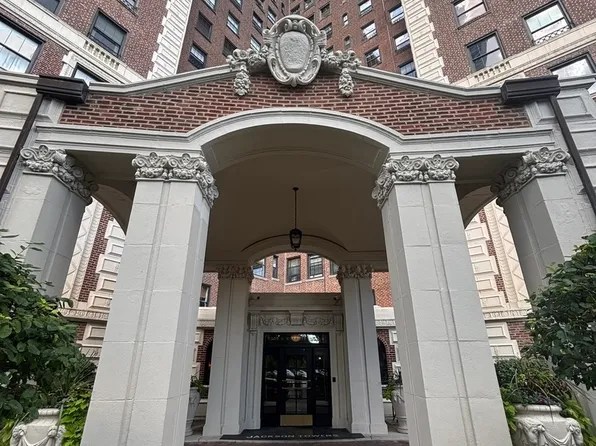 5555 S Everett Ave APT B3-4, Chicago, IL 60637