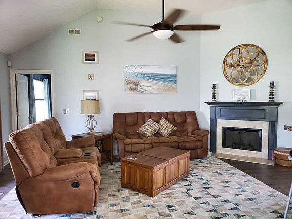 5th image of 1105 Starhurst Dr