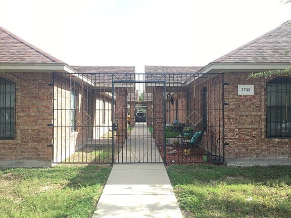 3rd image of 2211 Moonlight Ln