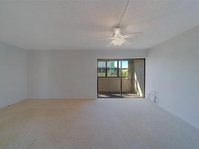 1 Windrush Blvd #28 — Photo 30
