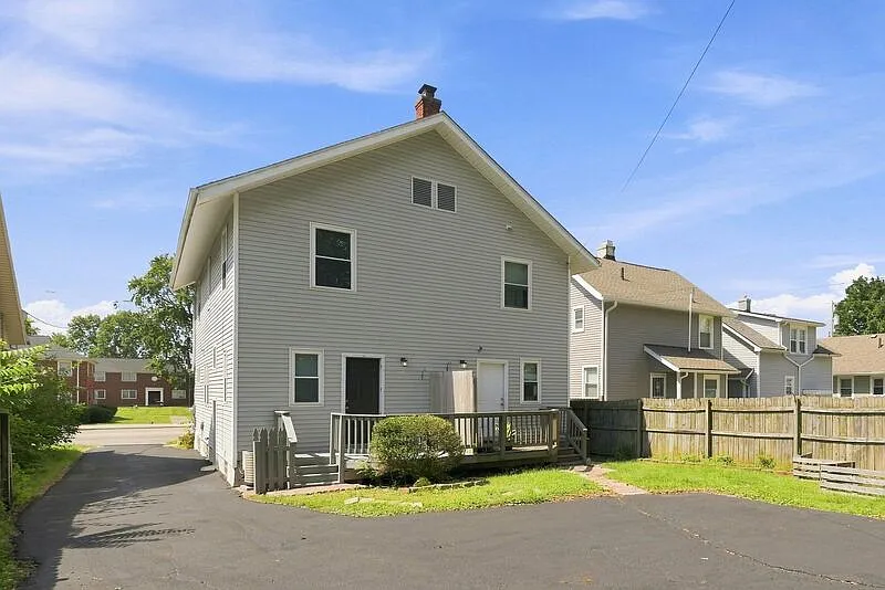 2 bed, 1.0 bath, $995 — Photo 3