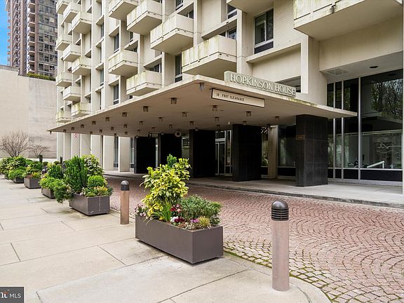 2nd image of 604 S Washington Sq APT 1717