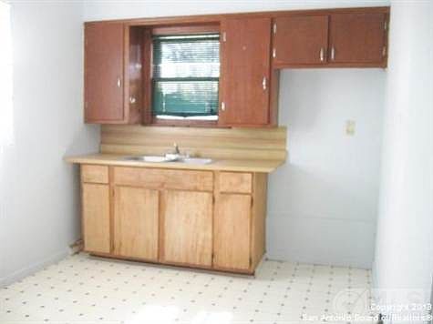 3rd image of 1404 N Guadalupe St