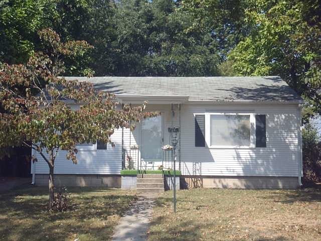 2nd image of 1065 Meadow Ln