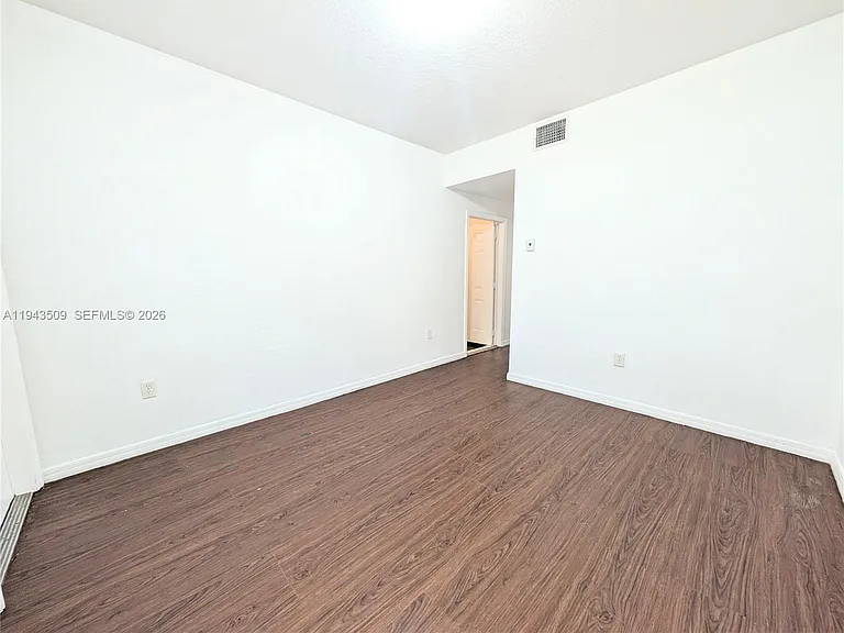 825 SW 6th Pl — Photo 15