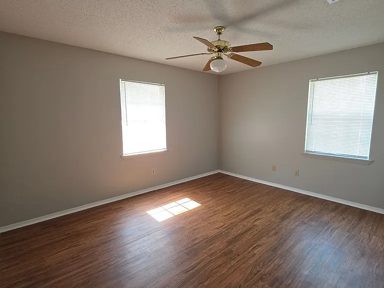 1336 S Sidney Ave — Photo 7