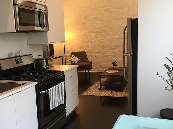 2nd image of 2070 S Damen Ave #2
