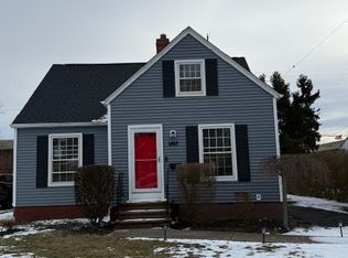 1443 Parkview Dr, Lyndhurst, OH 44124