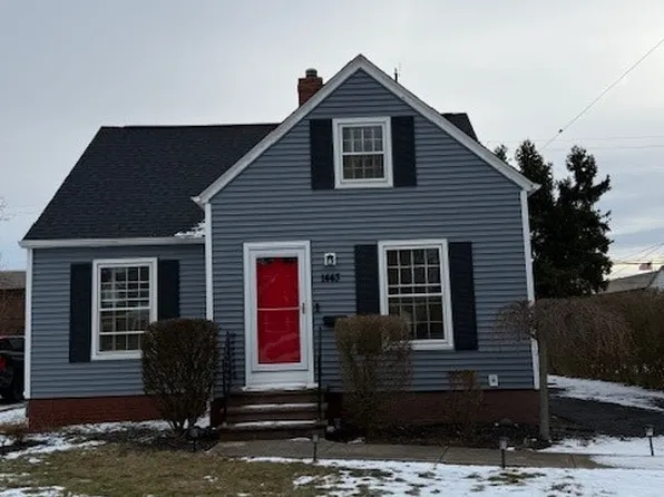 1443 Parkview Dr, Lyndhurst, OH 44124