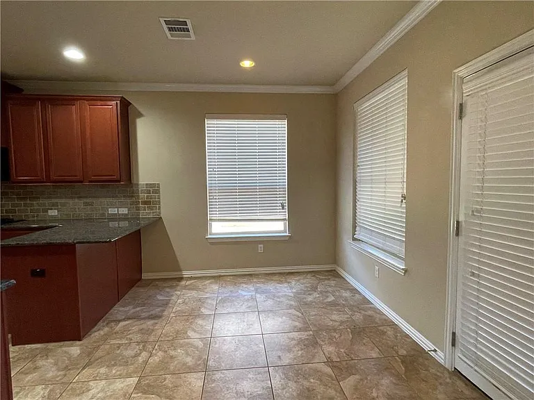 1807 Harvest Bend Ln — Photo 8