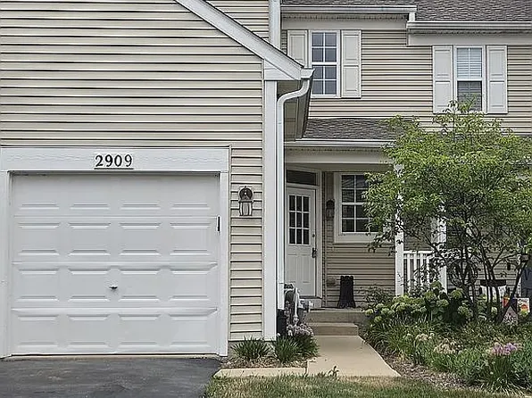 2909 White Thorn Cir, Naperville, IL 60564