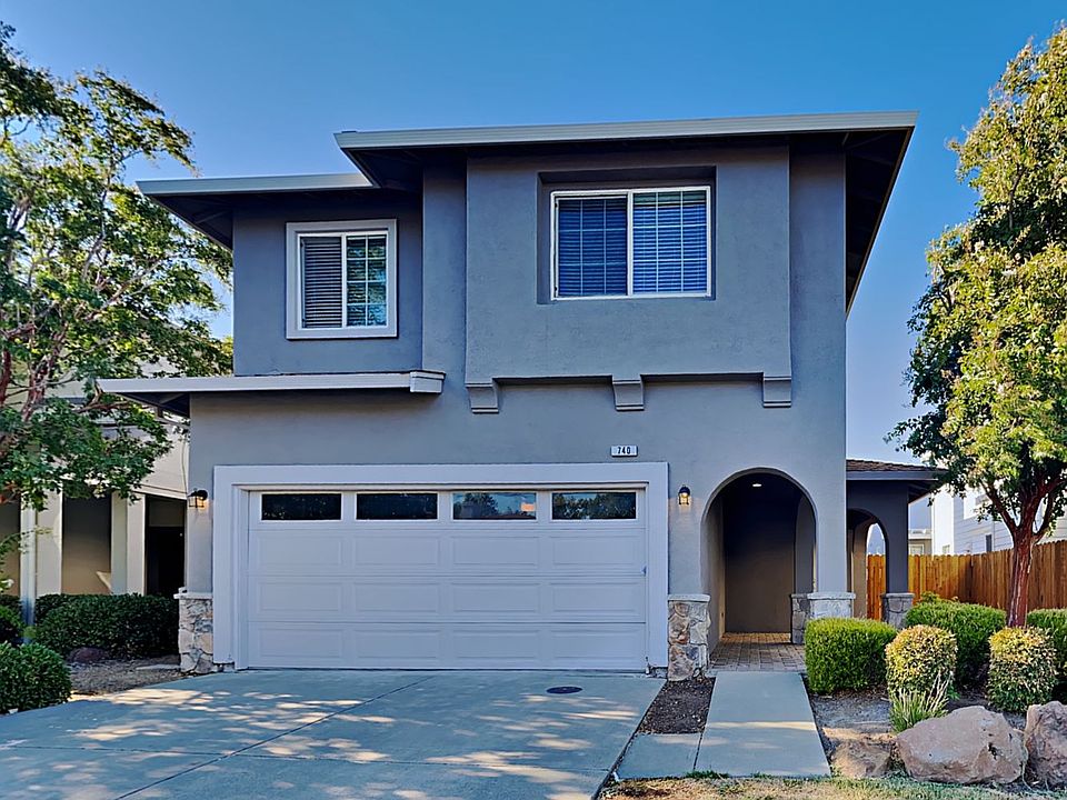 1st image of 740 Chateau Cir