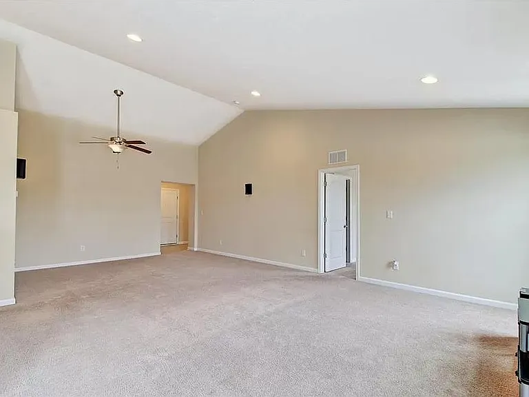 Lakecrest Dr — Photo 16