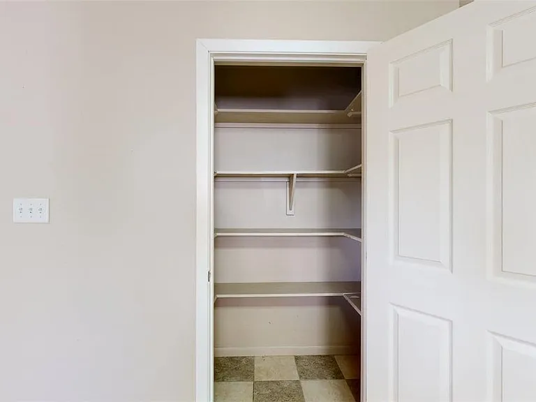 1724 Boardwalk Ct — Photo 8
