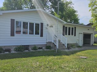 137 N 7th St, Warren, MN 56762