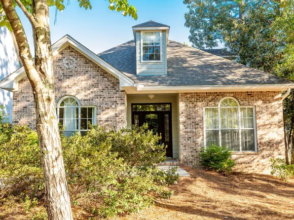 103 40th Place Cir, Hattiesburg, MS 39402