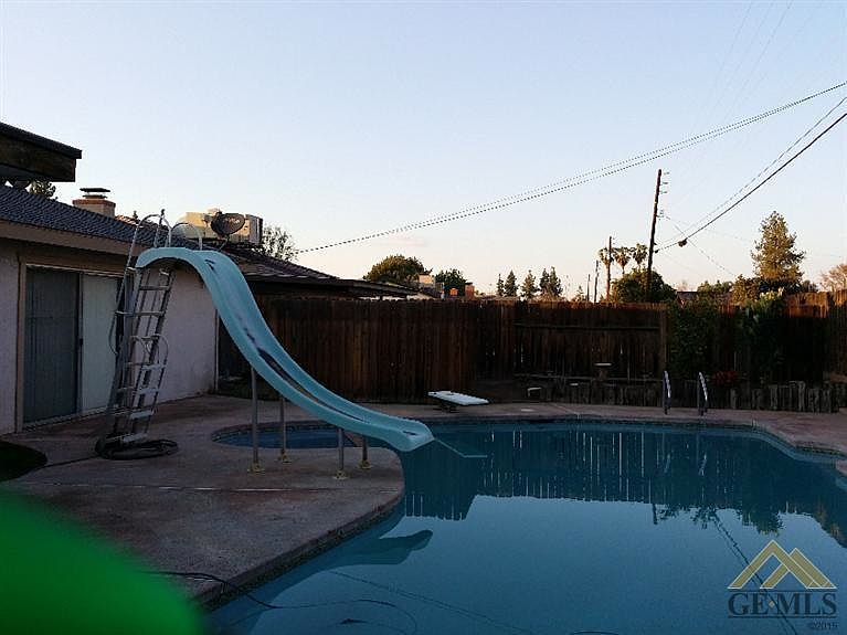 2nd image of 2104 Emerson St