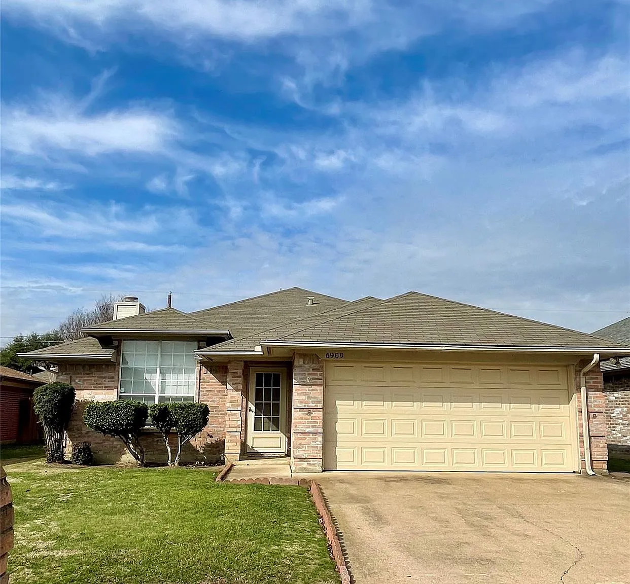 3 bed, 1604 sqft, $2,300 — Photo 1