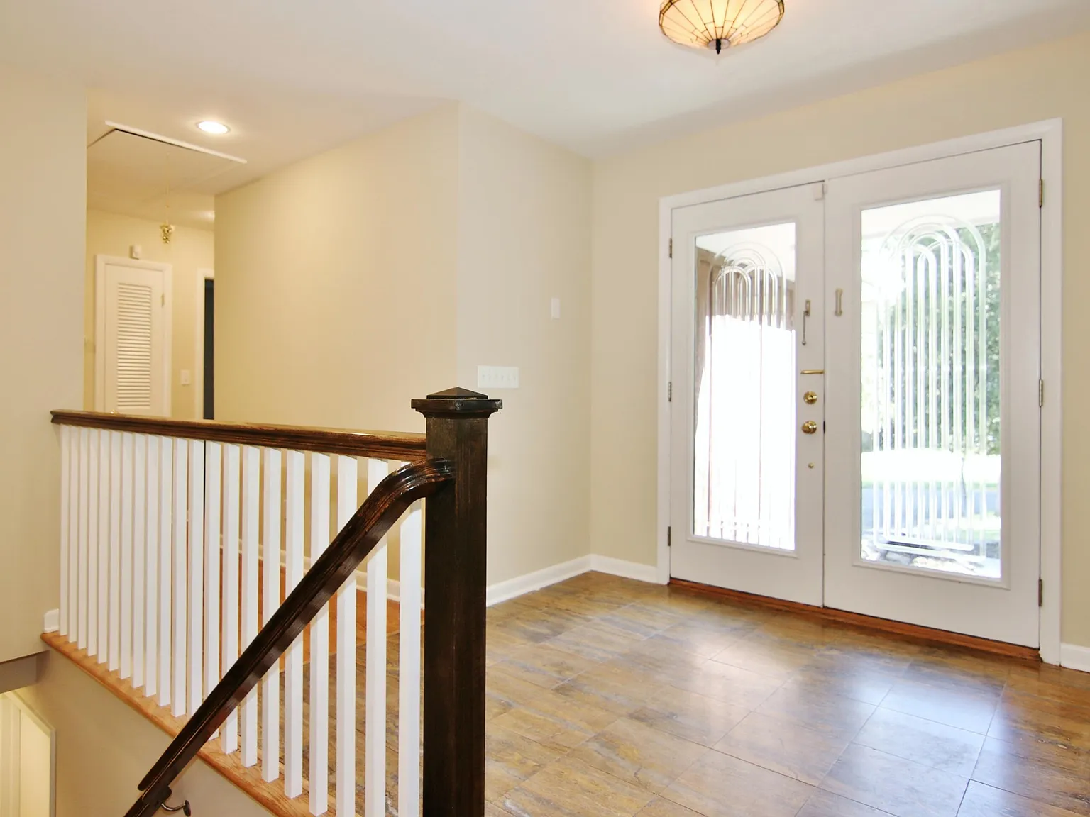 3 bed, 3.0 bath, 3097 sqft, $8,800 — Photo 2