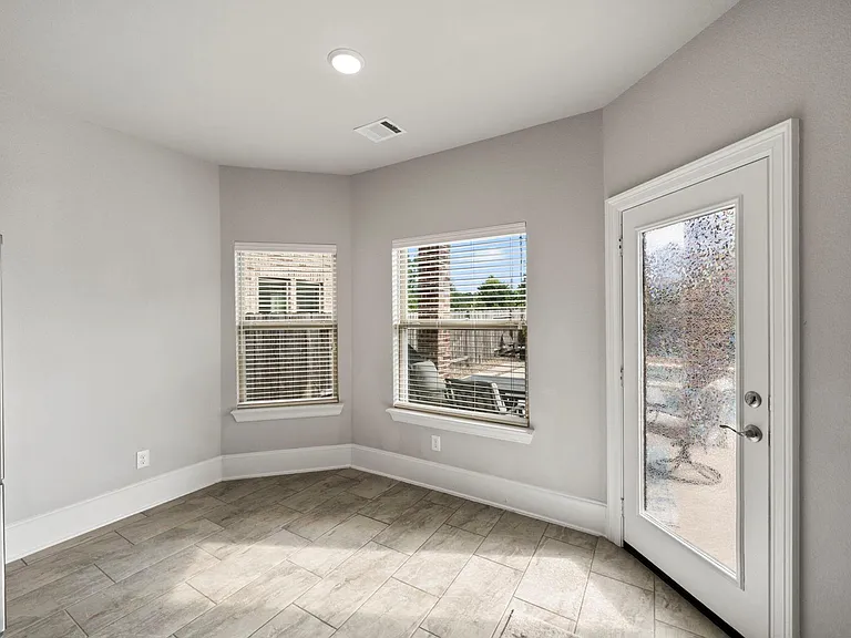 3938 Avalon Ridge Dr — Photo 12