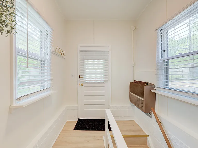 835 Allen St — Photo 26