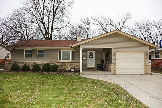 247 Crest Ave photo 1