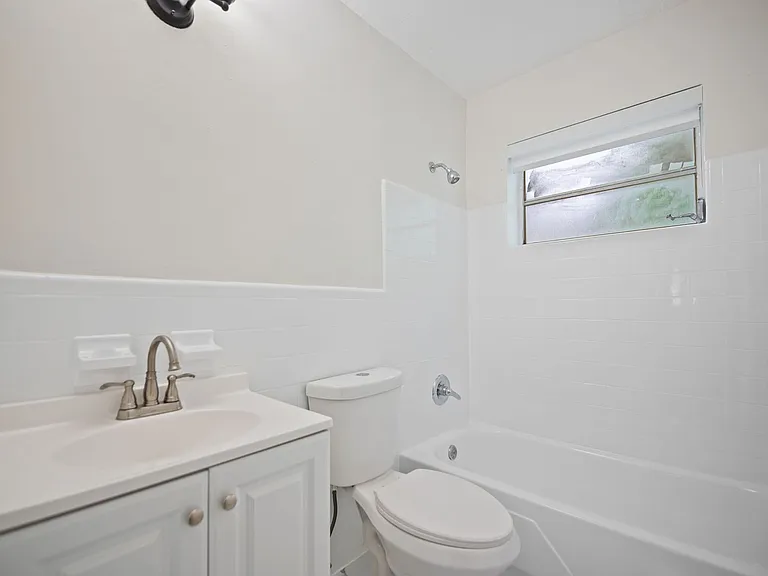 Spacious 3bd / 1ba & 2bd / 1ba Apartment | Prime Miami Location | Near Downtown — Photo 19