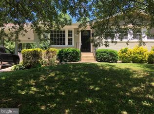 906 Myers Cir SW, Vienna, VA 22180