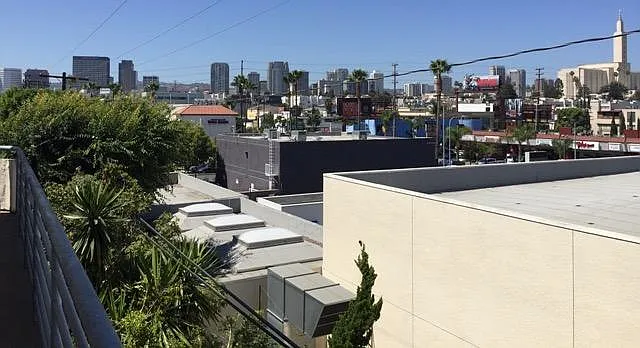 1st Floor Balcony City Views