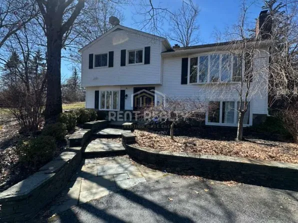 47 Burrow Dr, Highland Mills, NY 10930