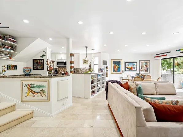 8482 Via Sonoma Unit 18, La Jolla, CA 92037