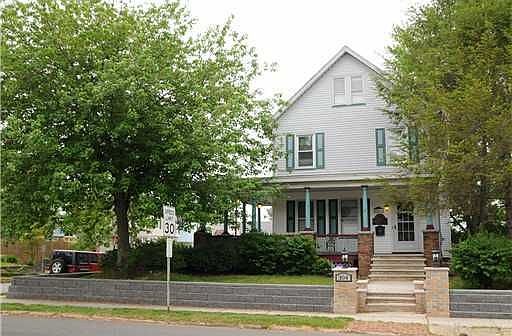 2nd image of 304 S Main St
