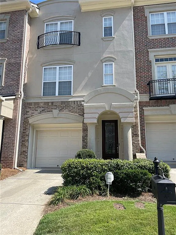 3 bed, 3.5 bath, 2000 sqft, $2,950 — Photo 2