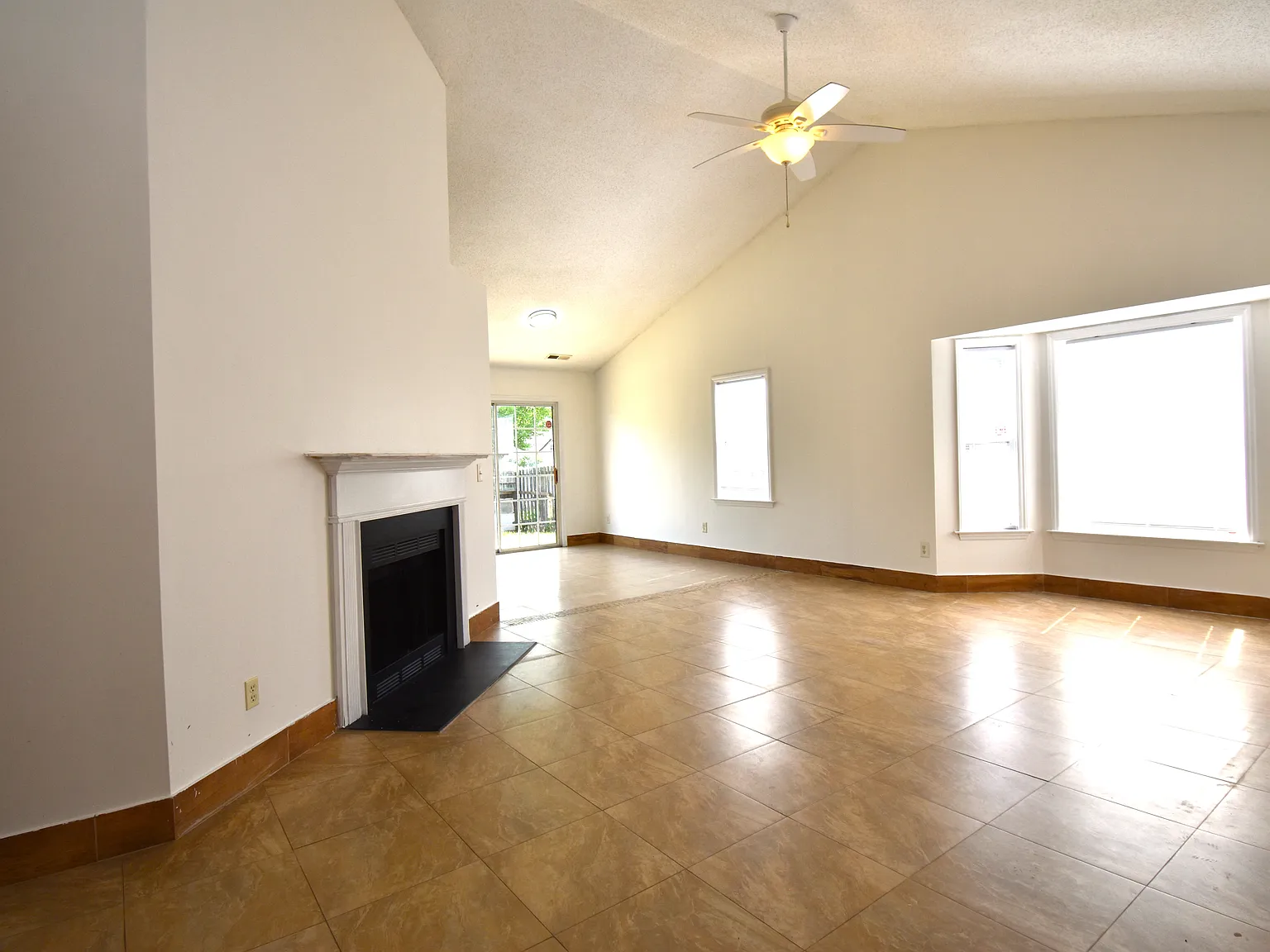 3 bed, 1312 sqft, $1,875 — Photo 4