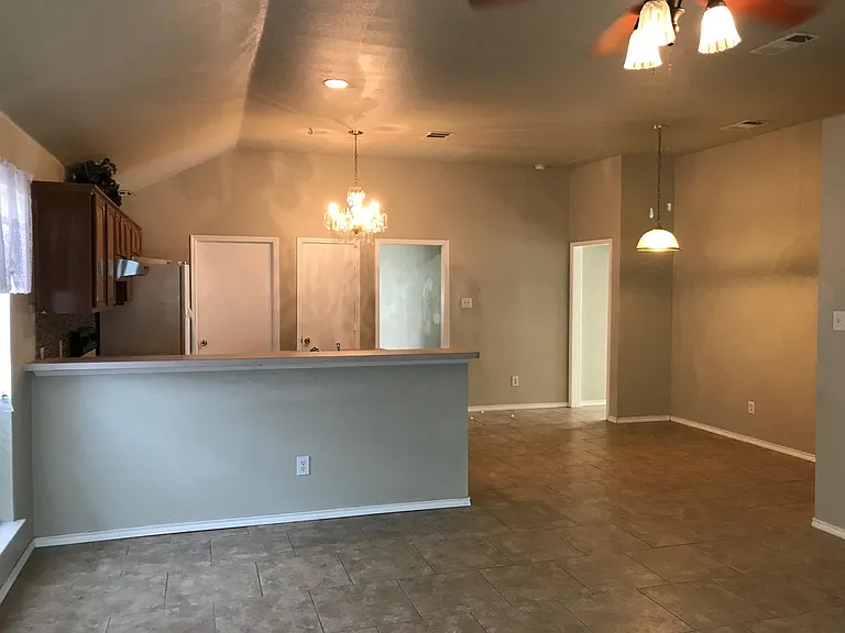 713 Cooper Ln — Photo 4