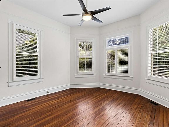 3rd image of 388 Augusta Ave SE