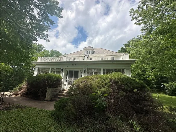 200 N Hawthorne Ave, Independence, MO 64053