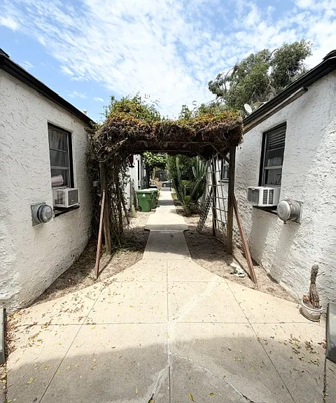 5916 1/2 Willoughby Ave — Photo 41