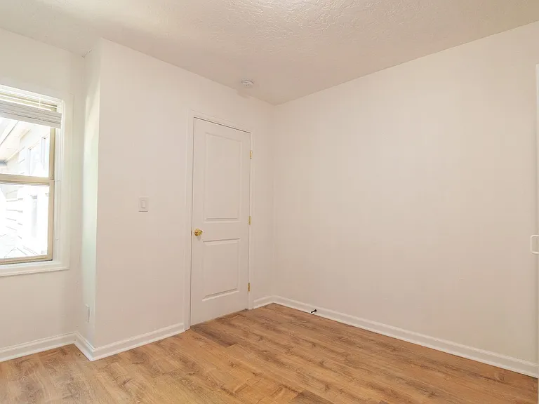4831-4841 E Burnside St — Photo 21