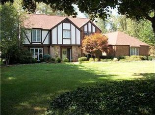 8 Victoria Dr, New Castle, PA 16105