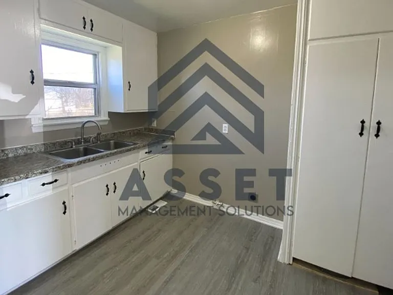 4501 SE 21st St — Photo 2
