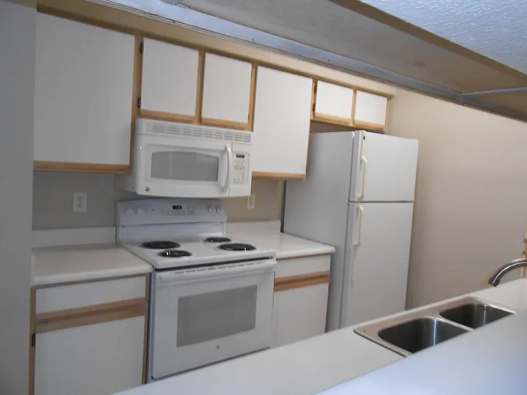 Hulen Heights Apartments — Photo 23