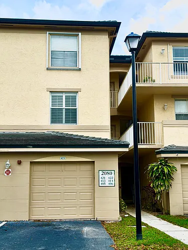 2080 Greenview Shores Blvd #421 Photo 1