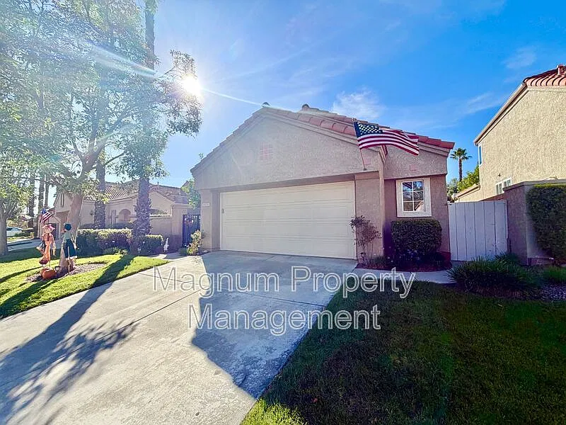 2 bed, 2.0 bath, 1274 sqft, $2,799 — Photo 2