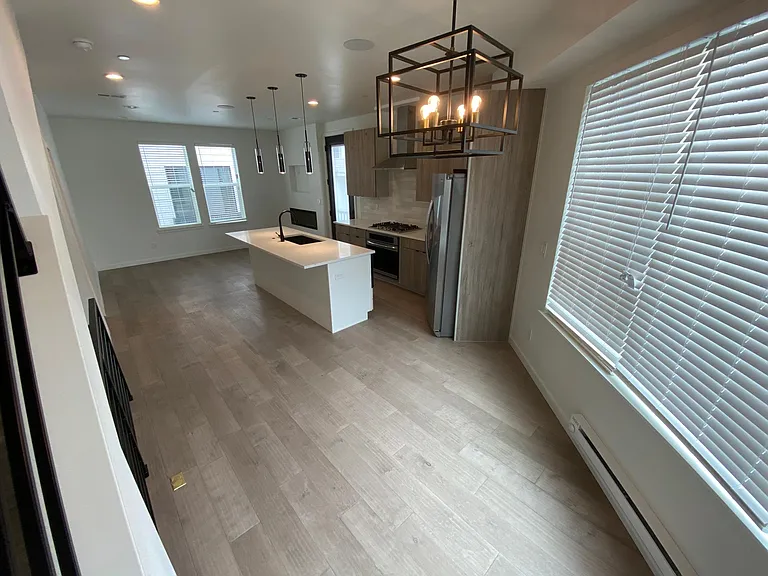 1920 Hooker St #6 — Photo 8