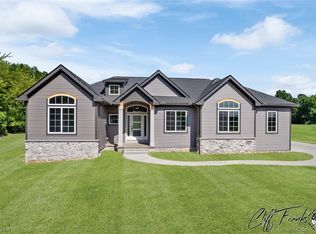 11909 Hawthorne Dr, Northfield, OH