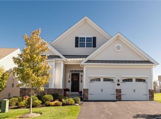 27 Farmington Rd, Farmington, NY 12590