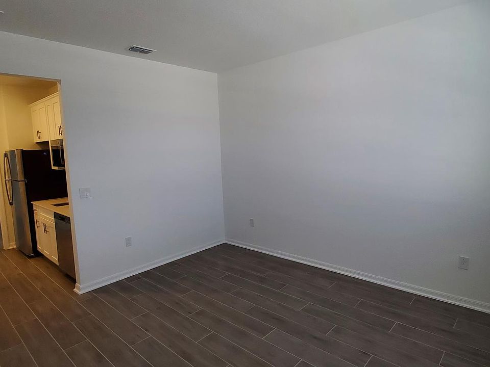2nd image of 407 Three Oaks Dr #2