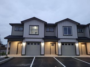 204 Willow Fork Dr SW #A-B, Boardman, OR 97818